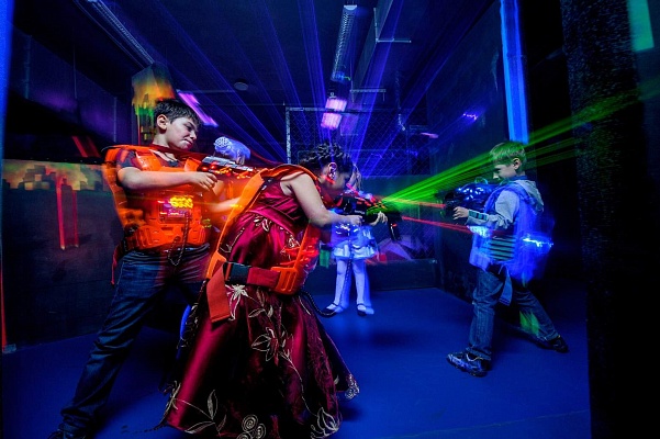 Игра в лазертаг в Санкт-Петербурге. Сервис Ultra Подарки. Купить лазертаг в городе Санкт-Петербургf. Попробуйте лазерный пейнтбол в лазертаг клубе. Цены на лазертаг. Сервис: UltraPodarki.ru 8 800 505 95 30. Лазертаг в Санкт-Петербурге, купить лазертаг Санкт-Петербург, лазертаг, купить лазертаг, лазерный пейнтбол Санкт-Петербург, лазертаг для детей Санкт-Петербург, лазертаг клуб, лазертаг клуб Санкт-Петербург