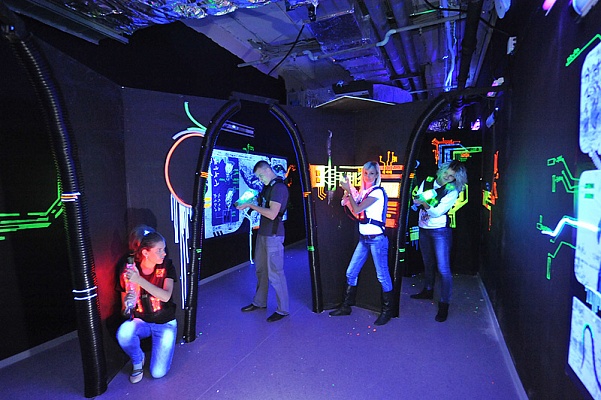 Игра в лазертаг в Санкт-Петербурге. Сервис Ultra Подарки. Купить лазертаг в городе Санкт-Петербургf. Попробуйте лазерный пейнтбол в лазертаг клубе. Цены на лазертаг. Сервис: UltraPodarki.ru 8 800 505 95 30. Лазертаг в Санкт-Петербурге, купить лазертаг Санкт-Петербург, лазертаг, купить лазертаг, лазерный пейнтбол Санкт-Петербург, лазертаг для детей Санкт-Петербург, лазертаг клуб, лазертаг клуб Санкт-Петербург