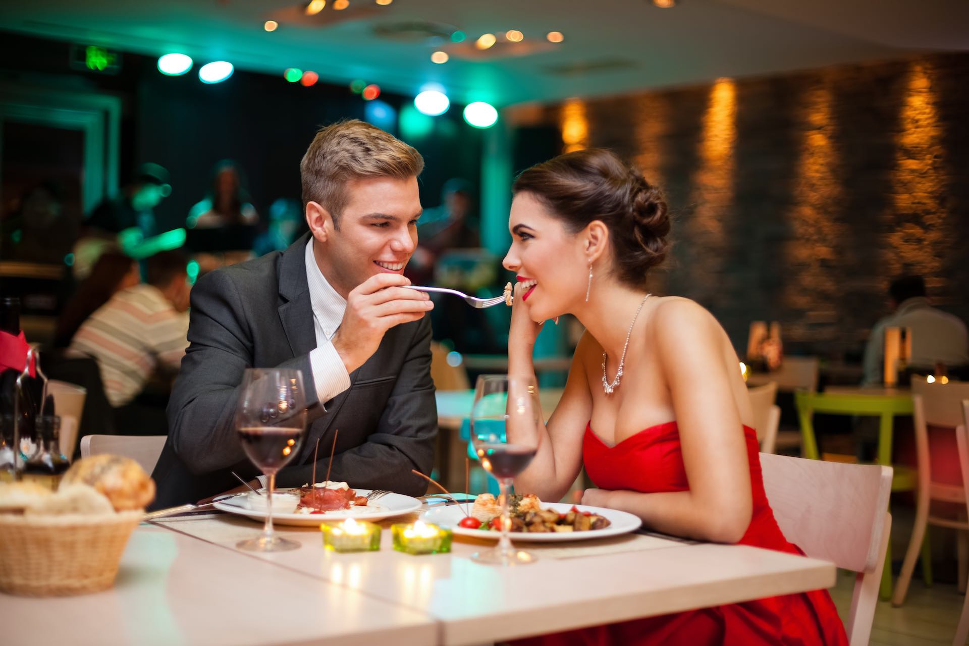 Романтическое свидание в ресторане в Санкт-Петербурге