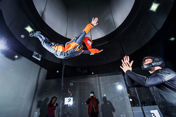 Полёт в аэротрубе  в Санкт-Петербурге. Ultra Подарки. Полёт в аэротрубе  в Санкт-Петербурге. Попробуйте полёт в аэротрубе . Сервис: UltraPodarki.ru 8 800 505 95 30. Полёт в аэротрубе , аэротруба Санкт-Петербург, полёт Санкт-Петербург