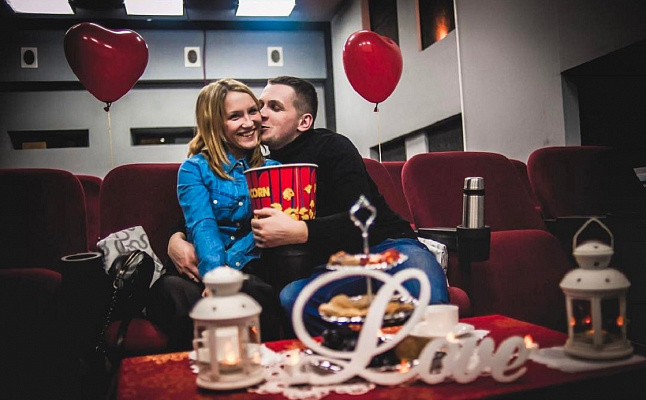 Романтическое свидание в кинотеатре в Санкт-Петербурге. Ultra Подарки. Купить романтическое свидание в кинотеатре в Санкт-Петербурге. Подарите самым близким незабываемые моменты и признайтесь в искренних чувствах. Сервис UltraPodarki.ru 8-800-505-95-30. Романтическое свидание в кинотеатре в Санкт-Петербурге, свидание в Санкт-Петербурге, свидание в кинотеатре, сертификат на свидание в кинотеатре, сертификат на свидание в Санкт-Петербурге, купить свидание, купить свидание Санкт-Петербург, первое свидание, девушка свидание, хороший кинотеатре, романтический кинотеатре, романтический вечер, романтический ужин, романтические любимому, романтическая музыка