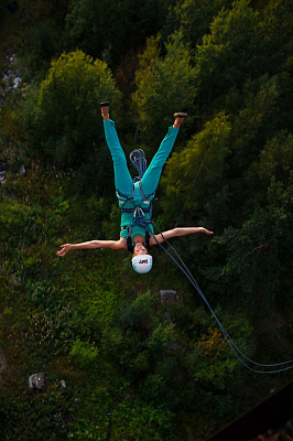 Роупджампинг - прыжки с верёвкой в Санкт-Петербурге. Подарочные сертификаты Ultra Подарки. Роупджампинг в Санкт-Петербурге - Экстремальный оригинальный подарок или подарочный сертификат на Роупджампинг - прыжки с верёвкой. Сервис UltraPodarki.ru 8-800-505-95-30. роупджампинг Санкт-Петербург, прыжок веревка Санкт-Петербург, роупджампинг, прыжок веревка, прыжок с веревкой, Подарок, подарочный сертификат, экстрим, экстремальный подарок
