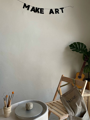 Мастер-класс в гончарной мастерской в Санкт-Петербурге. Подарочные сертификаты Ultra Подарки. Лепка из глины в Санкт-Петербурге в гончарной мастерской - это душевный незабываемый подарок для взрослых и детей. ULTRA ПОДАРКИ 8-800-505-95-30. Поделки из глины, лепка из глины, керамическая посуда, глиняная посуда, Гончарная мастерская, Гончарная мастерская в Санкт-Петербурге, Гончарный круг, Гончарное дело, Гончарный мастер класс, Лепка глины, гончарное ремесло, лепка из глины, лепка из глины, мастер класс