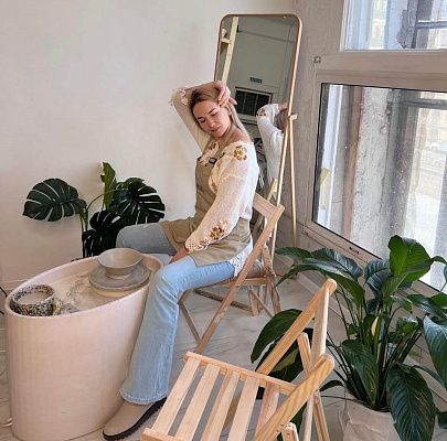 Мастер-класс в гончарной мастерской в Санкт-Петербурге. Подарочные сертификаты Ultra Подарки. Лепка из глины в Санкт-Петербурге в гончарной мастерской - это душевный незабываемый подарок для взрослых и детей. ULTRA ПОДАРКИ 8-800-505-95-30. Поделки из глины, лепка из глины, керамическая посуда, глиняная посуда, Гончарная мастерская, Гончарная мастерская в Санкт-Петербурге, Гончарный круг, Гончарное дело, Гончарный мастер класс, Лепка глины, гончарное ремесло, лепка из глины, лепка из глины, мастер класс