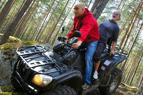 Прокат квадроциклов летом в Санкт-Петербурге. Сервис Ultra Подарки. Подарочный сертификат на прокат квадроциклов летом и зимой в Санкт-Петербурге. Закажите катание на квадроциклах недорого и наслаждайтесь активным отдыхом с друзьями. Выбирайте живописные маршруты для езды на квадроциклах. Сервис UltraPodarki.ru 8800-505-9530. Катание на квадроциклах, Прокат квадроциклов, езда на квадроцикле, прокат квадроциклов Санкт-Петербург, катание на квадроциклах Санкт-Петербург, Катание на квадроциклах зимой, Катание на квадроциклах летом, Сертификат на катание на квадроциклах 

