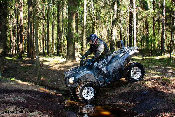 Прокат квадроциклов летом в Санкт-Петербурге. Сервис Ultra Подарки. Подарочный сертификат на прокат квадроциклов летом и зимой в Санкт-Петербурге. Закажите катание на квадроциклах недорого и наслаждайтесь активным отдыхом с друзьями. Выбирайте живописные маршруты для езды на квадроциклах. Сервис UltraPodarki.ru 8800-505-9530. Катание на квадроциклах, Прокат квадроциклов, езда на квадроцикле, прокат квадроциклов Санкт-Петербург, катание на квадроциклах Санкт-Петербург, Катание на квадроциклах зимой, Катание на квадроциклах летом, Сертификат на катание на квадроциклах 

