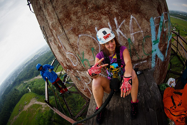 Роупджампинг - прыжки с верёвкой в Санкт-Петербурге. Подарочные сертификаты Ultra Подарки. Роупджампинг в Санкт-Петербурге - Экстремальный оригинальный подарок или подарочный сертификат на Роупджампинг - прыжки с верёвкой. Сервис UltraPodarki.ru 8-800-505-95-30. роупджампинг Санкт-Петербург, прыжок веревка Санкт-Петербург, роупджампинг, прыжок веревка, прыжок с веревкой, Подарок, подарочный сертификат, экстрим, экстремальный подарок