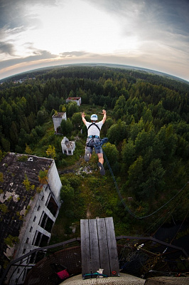 Роупджампинг - прыжки с верёвкой в Санкт-Петербурге. Подарочные сертификаты Ultra Подарки. Роупджампинг в Санкт-Петербурге - Экстремальный оригинальный подарок или подарочный сертификат на Роупджампинг - прыжки с верёвкой. Сервис UltraPodarki.ru 8-800-505-95-30. роупджампинг Санкт-Петербург, прыжок веревка Санкт-Петербург, роупджампинг, прыжок веревка, прыжок с веревкой, Подарок, подарочный сертификат, экстрим, экстремальный подарок