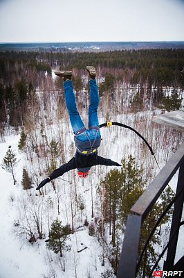 Роупджампинг - прыжки с верёвкой в Санкт-Петербурге. Подарочные сертификаты Ultra Подарки. Роупджампинг в Санкт-Петербурге - Экстремальный оригинальный подарок или подарочный сертификат на Роупджампинг - прыжки с верёвкой. Сервис UltraPodarki.ru 8-800-505-95-30. роупджампинг Санкт-Петербург, прыжок веревка Санкт-Петербург, роупджампинг, прыжок веревка, прыжок с веревкой, Подарок, подарочный сертификат, экстрим, экстремальный подарок