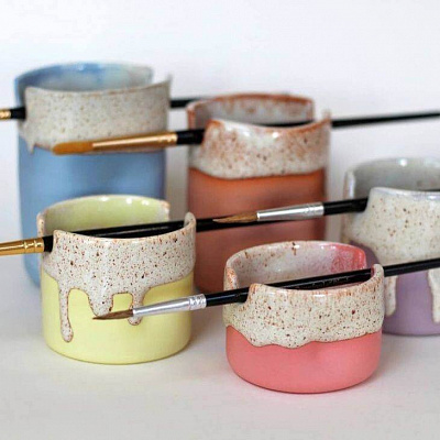 Мастер-класс в гончарной мастерской в Санкт-Петербурге. Подарочные сертификаты Ultra Подарки. Лепка из глины в Санкт-Петербурге в гончарной мастерской - это душевный незабываемый подарок для взрослых и детей. ULTRA ПОДАРКИ 8-800-505-95-30. Поделки из глины, лепка из глины, керамическая посуда, глиняная посуда, Гончарная мастерская, Гончарная мастерская в Санкт-Петербурге, Гончарный круг, Гончарное дело, Гончарный мастер класс, Лепка глины, гончарное ремесло, лепка из глины, лепка из глины, мастер класс