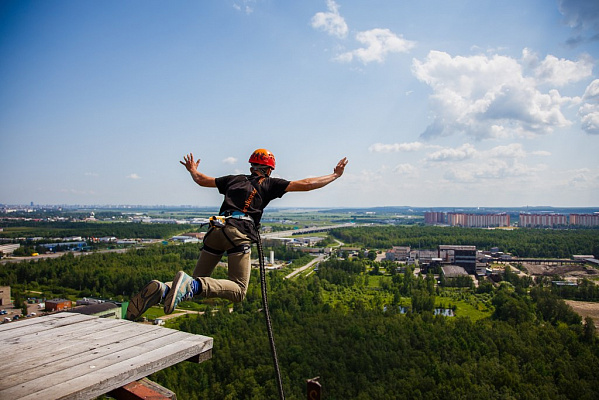 Роупджампинг - прыжки с верёвкой в Санкт-Петербурге. Подарочные сертификаты Ultra Подарки. Роупджампинг в Санкт-Петербурге - Экстремальный оригинальный подарок или подарочный сертификат на Роупджампинг - прыжки с верёвкой. Сервис UltraPodarki.ru 8-800-505-95-30. роупджампинг Санкт-Петербург, прыжок веревка Санкт-Петербург, роупджампинг, прыжок веревка, прыжок с веревкой, Подарок, подарочный сертификат, экстрим, экстремальный подарок
