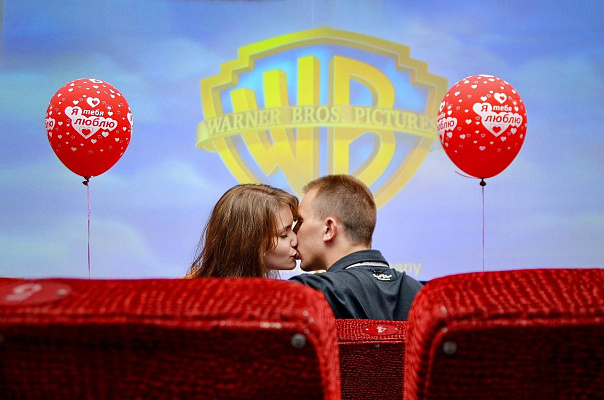 Романтическое свидание в кинотеатре в Санкт-Петербурге. Ultra Подарки. Купить романтическое свидание в кинотеатре в Санкт-Петербурге. Подарите самым близким незабываемые моменты и признайтесь в искренних чувствах. Сервис UltraPodarki.ru 8-800-505-95-30. Романтическое свидание в кинотеатре в Санкт-Петербурге, свидание в Санкт-Петербурге, свидание в кинотеатре, сертификат на свидание в кинотеатре, сертификат на свидание в Санкт-Петербурге, купить свидание, купить свидание Санкт-Петербург, первое свидание, девушка свидание, хороший кинотеатре, романтический кинотеатре, романтический вечер, романтический ужин, романтические любимому, романтическая музыка