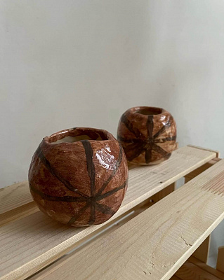 Мастер-класс в гончарной мастерской в Санкт-Петербурге. Подарочные сертификаты Ultra Подарки. Лепка из глины в Санкт-Петербурге в гончарной мастерской - это душевный незабываемый подарок для взрослых и детей. ULTRA ПОДАРКИ 8-800-505-95-30. Поделки из глины, лепка из глины, керамическая посуда, глиняная посуда, Гончарная мастерская, Гончарная мастерская в Санкт-Петербурге, Гончарный круг, Гончарное дело, Гончарный мастер класс, Лепка глины, гончарное ремесло, лепка из глины, лепка из глины, мастер класс