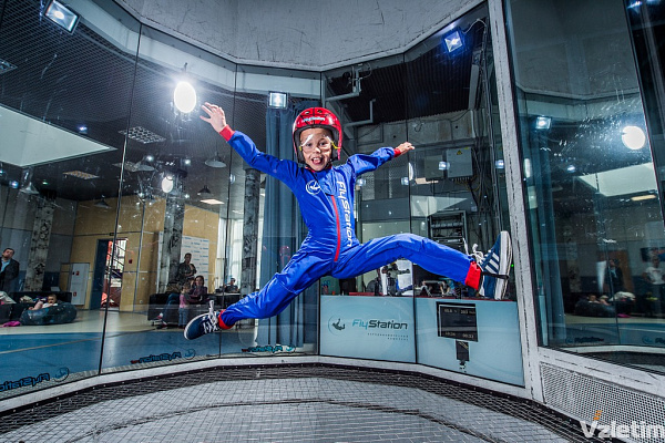 Полёт в аэротрубе  в Санкт-Петербурге. Ultra Подарки. Полёт в аэротрубе  в Санкт-Петербурге. Попробуйте полёт в аэротрубе . Сервис: UltraPodarki.ru 8 800 505 95 30. Полёт в аэротрубе , аэротруба Санкт-Петербург, полёт Санкт-Петербург