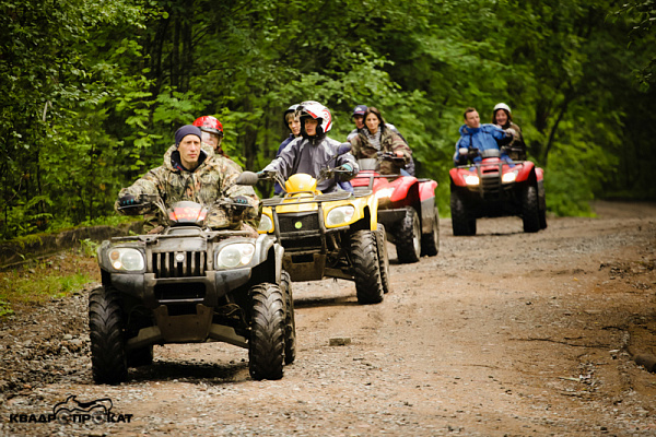 Катание на квадроциклах летом в Санкт-Петербурге. Сервис Ultra Подарки. Подарочный сертификат на катание на квадроциклах летом и зимой в Санкт-Петербурге. Закажите прокат квадроциклов недорого и наслаждайтесь активным отдыхом с друзьями. Выбирайте живописные маршруты для езды на квадроциклах. Сервис UltraPodarki.ru 8800-505-9530. Катание на квадроциклах, Прокат квадроциклов, езда на квадроцикле, прокат квадроциклов Санкт-Петербург, катание на квадроциклах Санкт-Петербург, Катание на квадроциклах зимой, Катание на квадроциклах летом, Сертификат на катание на квадроциклах 

