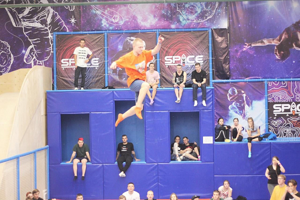  Батутный центр в Санкт-Петербурге. Сервис Ultra Подарки. Купить подарочный сертификат в батутный центр, попробуйте прыжки на батуте в Санкт-Петербурге. Сервис UltraPodarki.ru 8 (800) 555 95-30.. Батутный центр , батутный центр, батутный центр цены, батутный центр в Санкт-Петербурге,  батутный парк, батут прыгать, прыжки +на батуте, батут Санкт-Петербург, батут спорт