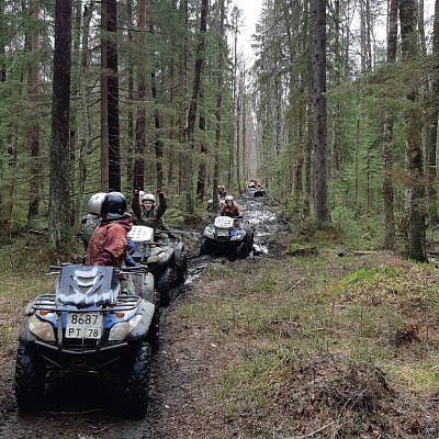 Катание на квадроциклах летом в Санкт-Петербурге. Сервис Ultra Подарки. Подарочный сертификат на катание на квадроциклах летом и зимой в Санкт-Петербурге. Закажите прокат квадроциклов недорого и наслаждайтесь активным отдыхом с друзьями. Выбирайте живописные маршруты для езды на квадроциклах. Сервис UltraPodarki.ru 8800-505-9530. Катание на квадроциклах, Прокат квадроциклов, езда на квадроцикле, прокат квадроциклов Санкт-Петербург, катание на квадроциклах Санкт-Петербург, Катание на квадроциклах зимой, Катание на квадроциклах летом, Сертификат на катание на квадроциклах 

