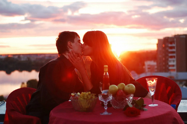 Романтическое свидание на крыше в Санкт-Петербурге. Ultra Подарки. Купить романтическое свидание на крыше в Санкт-Петербурге. Подарите самым близким незабываемые моменты и почувствуйте друг друга ещё ближе. Сервис UltraPodarki.ru 8 800 505 95 30. Романтическое свидание на крышев Санкт-Петербурге, свидание на крышев Санкт-Петербурге, свидание, сертификат на свидание на крыше, сертификат на свидание в Санкт-Петербурге, купить свидание на крыше, купить свидание Санкт-Петербург