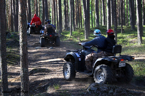Прокат квадроциклов летом в Санкт-Петербурге. Сервис Ultra Подарки. Подарочный сертификат на прокат квадроциклов летом и зимой в Санкт-Петербурге. Закажите катание на квадроциклах недорого и наслаждайтесь активным отдыхом с друзьями. Выбирайте живописные маршруты для езды на квадроциклах. Сервис UltraPodarki.ru 8800-505-9530. Катание на квадроциклах, Прокат квадроциклов, езда на квадроцикле, прокат квадроциклов Санкт-Петербург, катание на квадроциклах Санкт-Петербург, Катание на квадроциклах зимой, Катание на квадроциклах летом, Сертификат на катание на квадроциклах 

