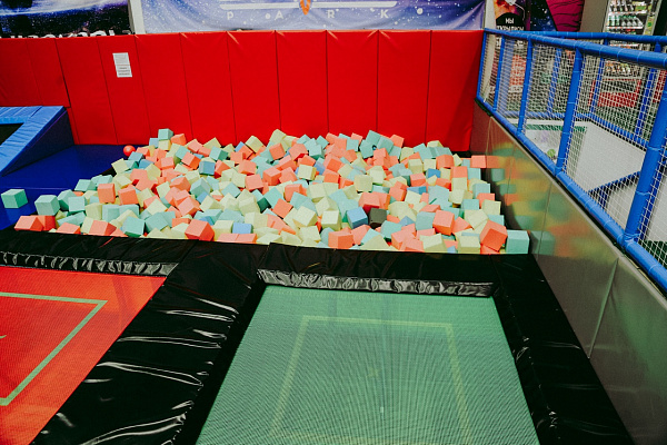  Батутный центр в Санкт-Петербурге. Сервис Ultra Подарки. Купить подарочный сертификат в батутный центр, попробуйте прыжки на батуте в Санкт-Петербурге. Сервис UltraPodarki.ru 8 (800) 555 95-30.. Батутный центр , батутный центр, батутный центр цены, батутный центр в Санкт-Петербурге,  батутный парк, батут прыгать, прыжки +на батуте, батут Санкт-Петербург, батут спорт